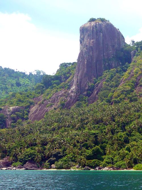 Der Fels von Pulau Pemanggil.